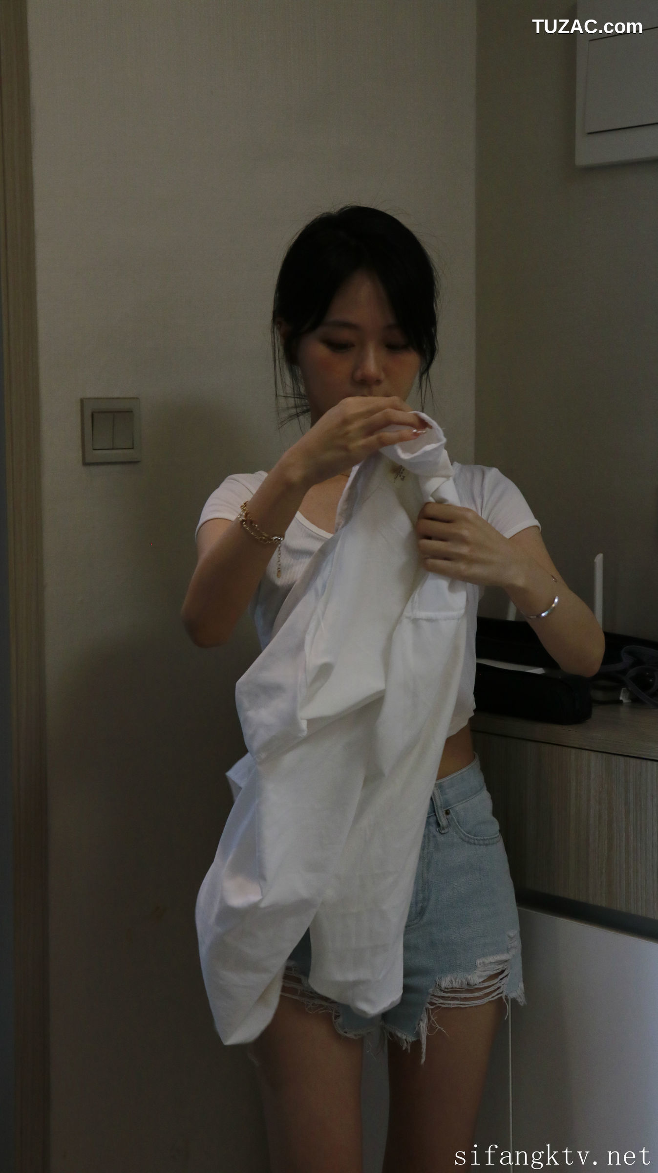 XR-Uncensored-谢小蒽-窗边的私语