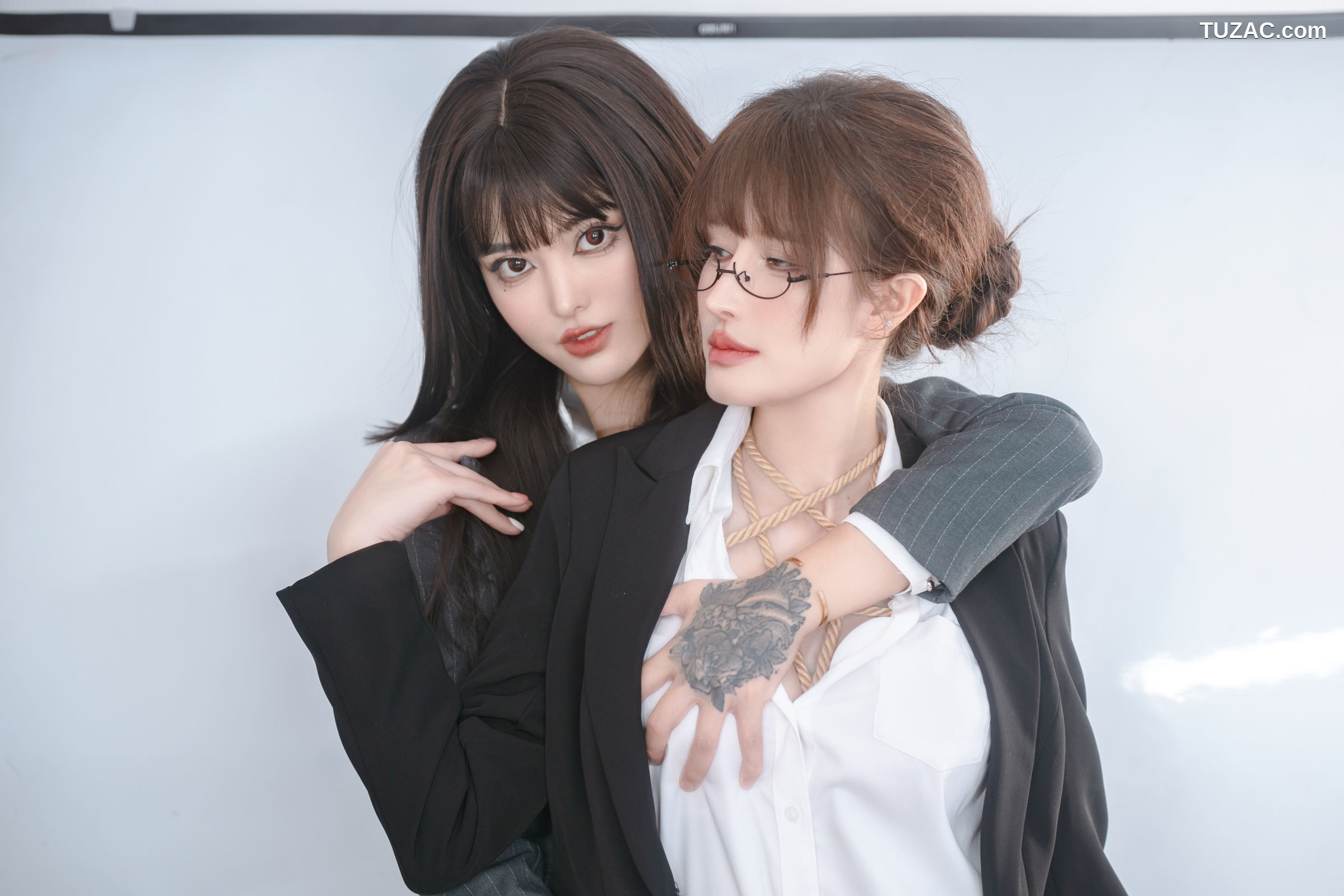 鹿八岁-女上司和女下属