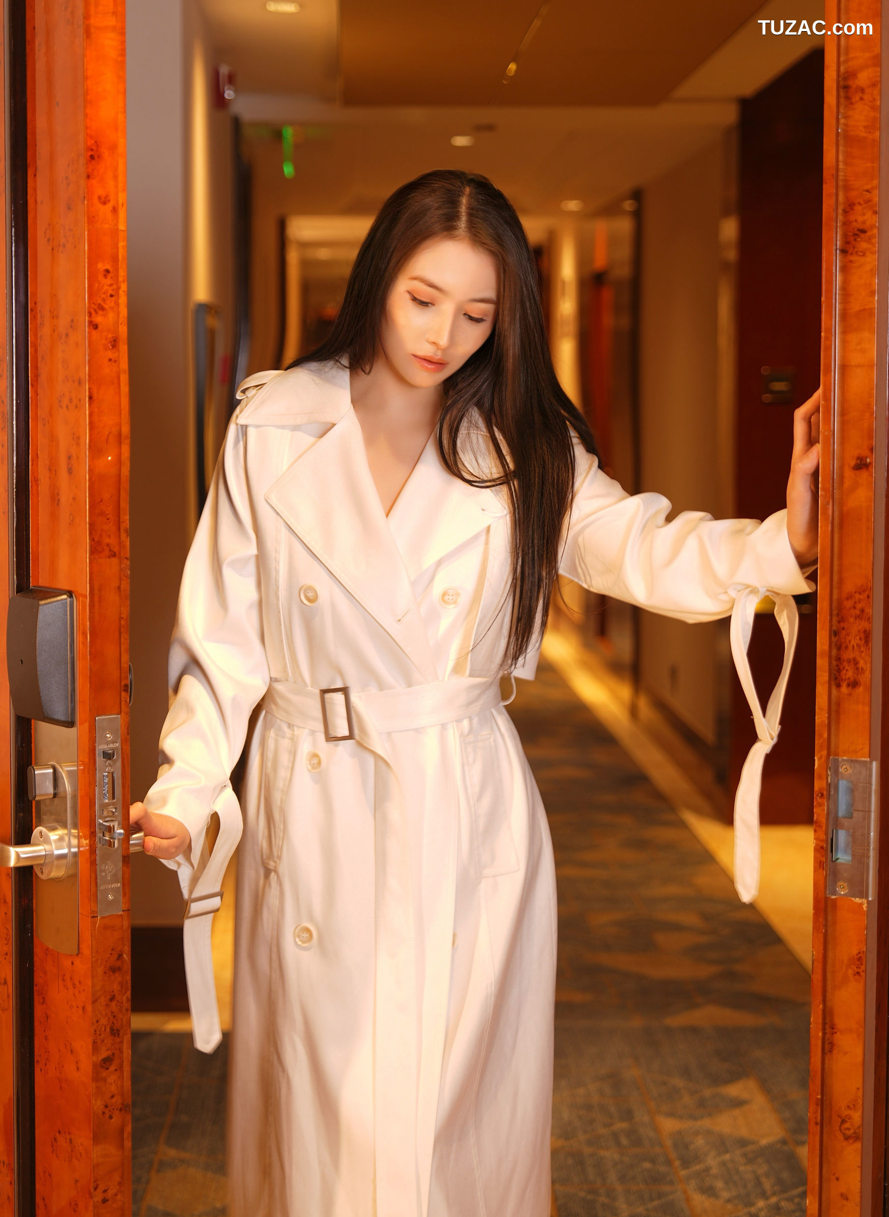 XR-Uncensored-娅轩ELVA-风衣下的红色诱惑-XiuRen秀人网-10174-内购私拍-2025.04.21