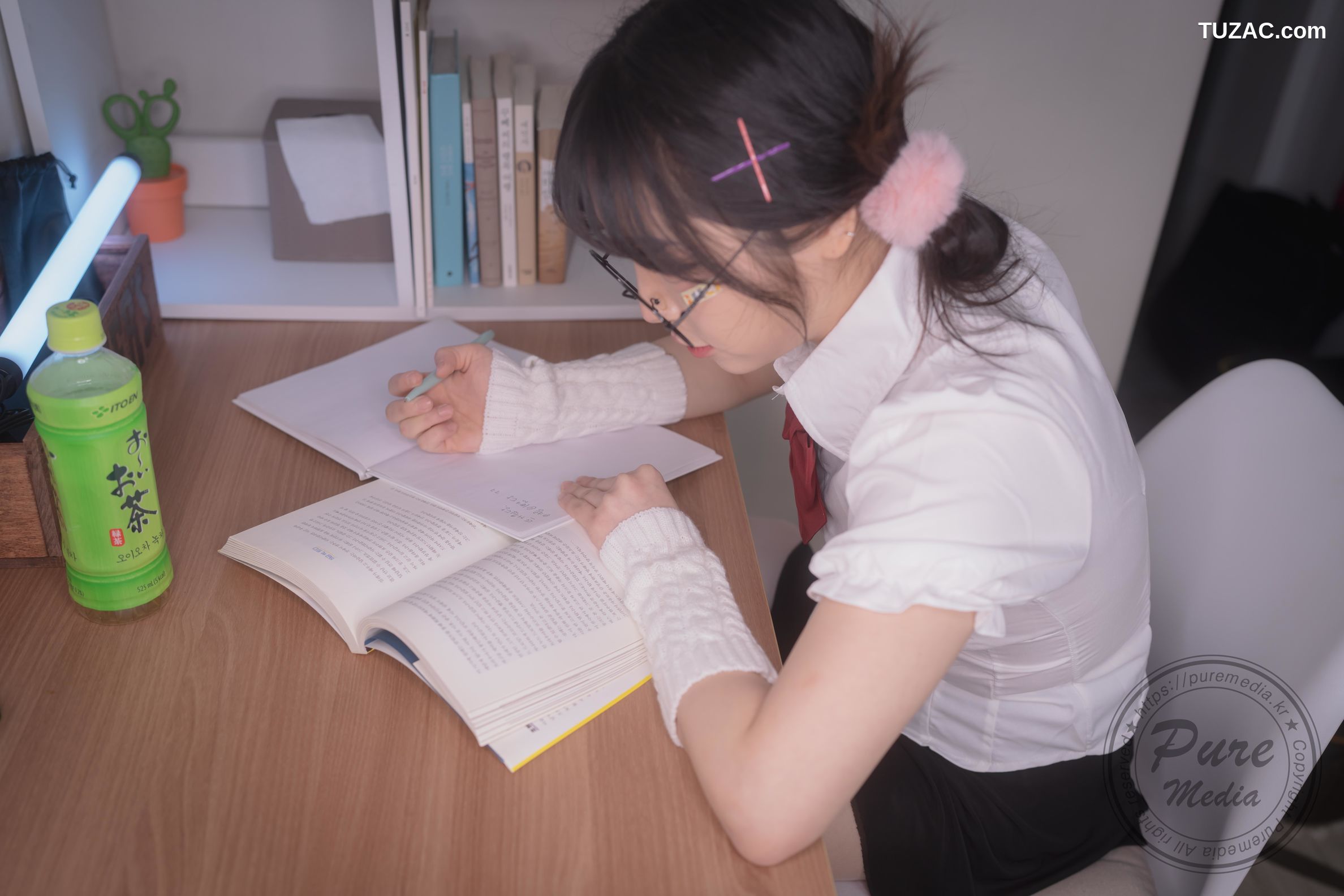 韩国美女-Jelly-被困在房间的女孩-Girl-Trapped-in-a-Rooftop-Room-Pure-Media-Vol.276