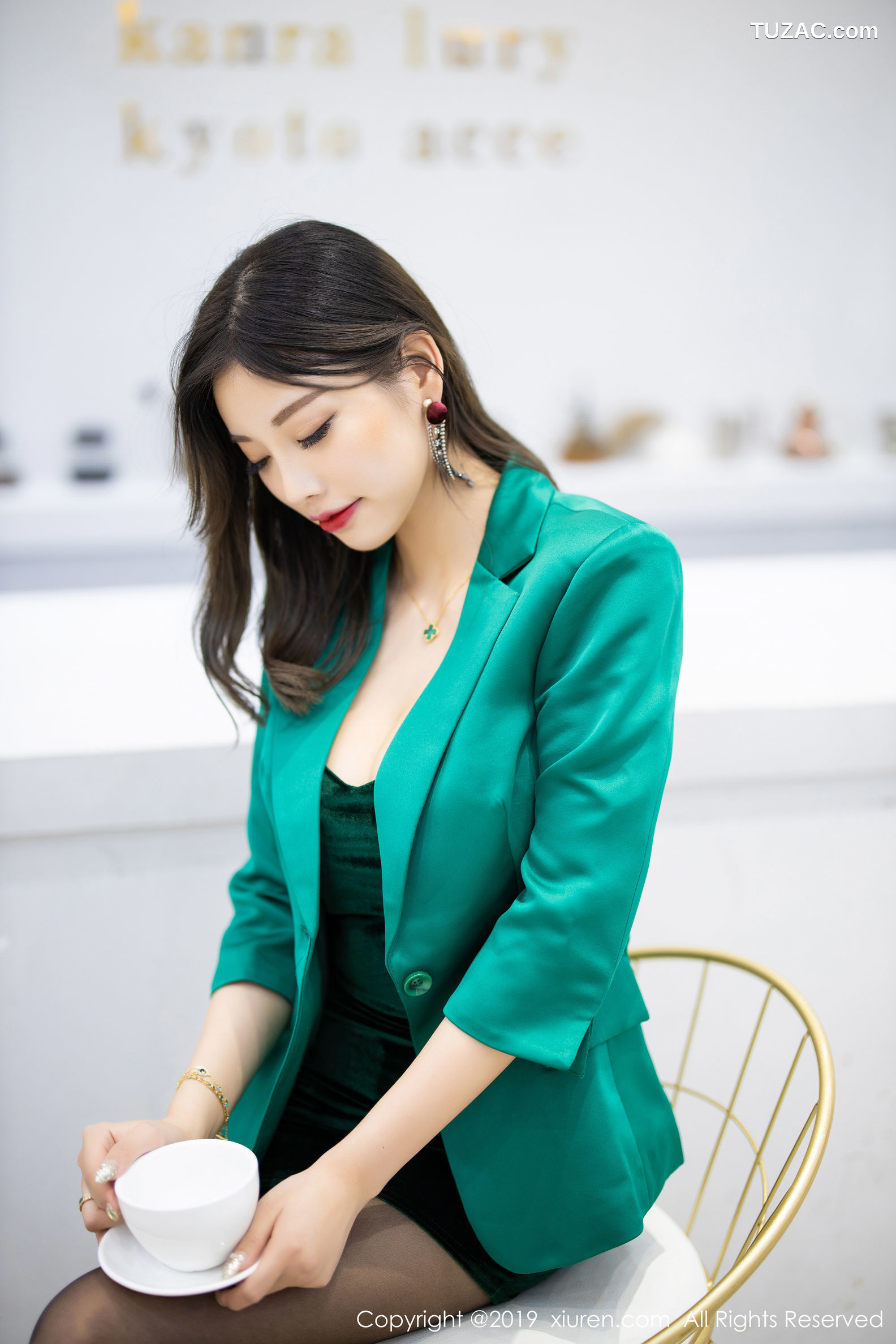 XiuRen秀人网-1731-杨晨晨-《性感抹胸与丝袜》-2019.10.15