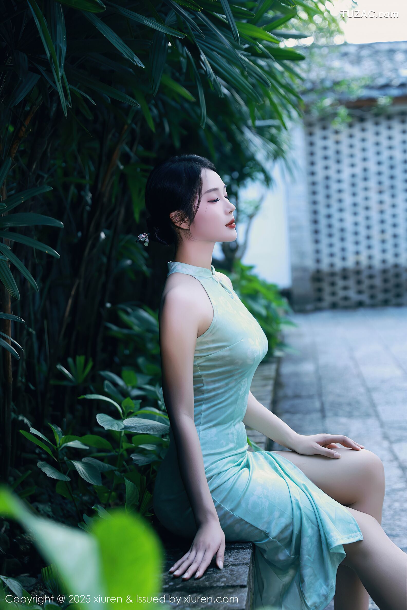 XiuRen秀人网-10538-南乔-浅绿色旗袍户外-透视白纱湿身爆乳-2025.07.11