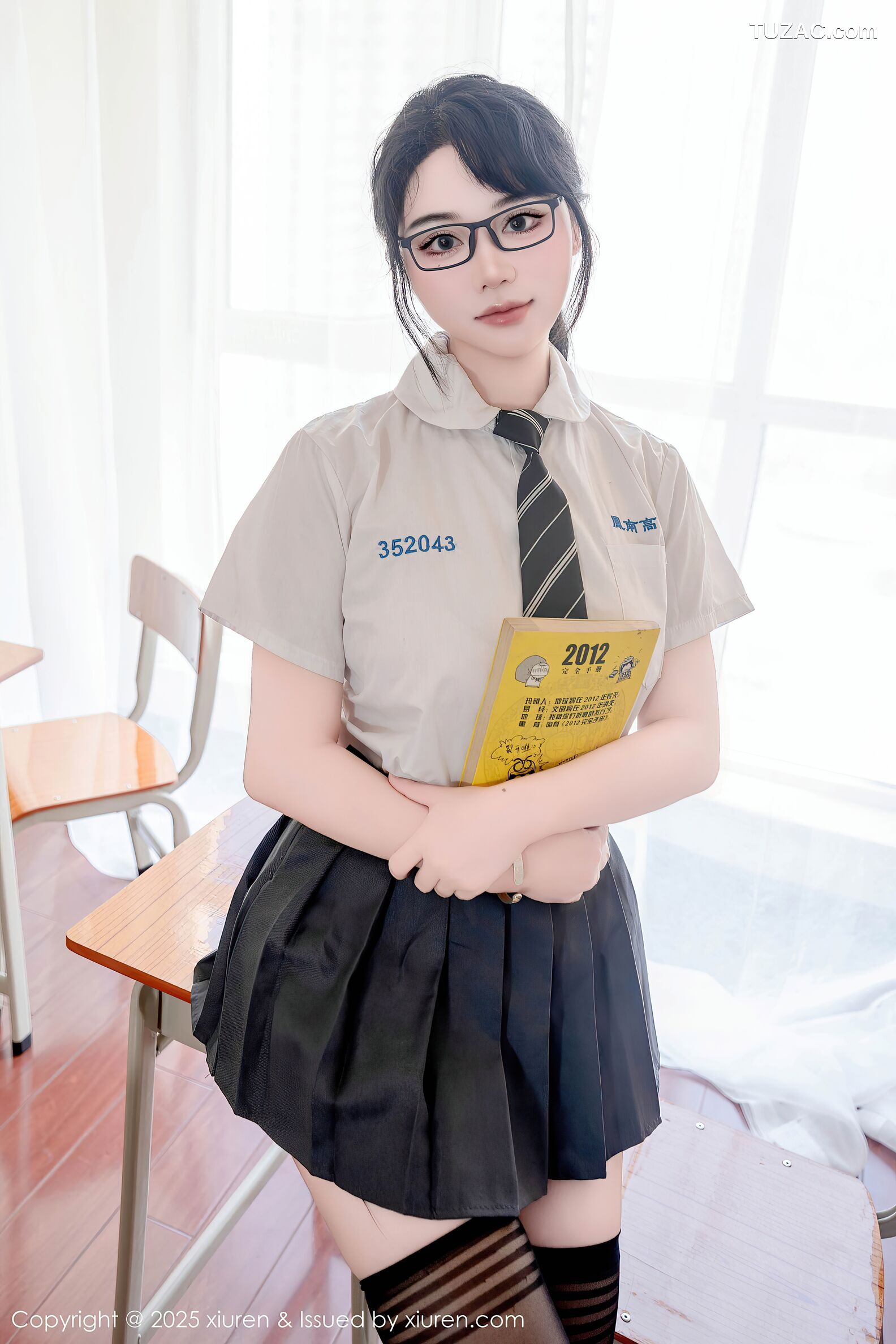 XiuRen秀人网-10530-汐汐爱吃草莓-新学校新生活短裙女学生爆乳-2025.07.10