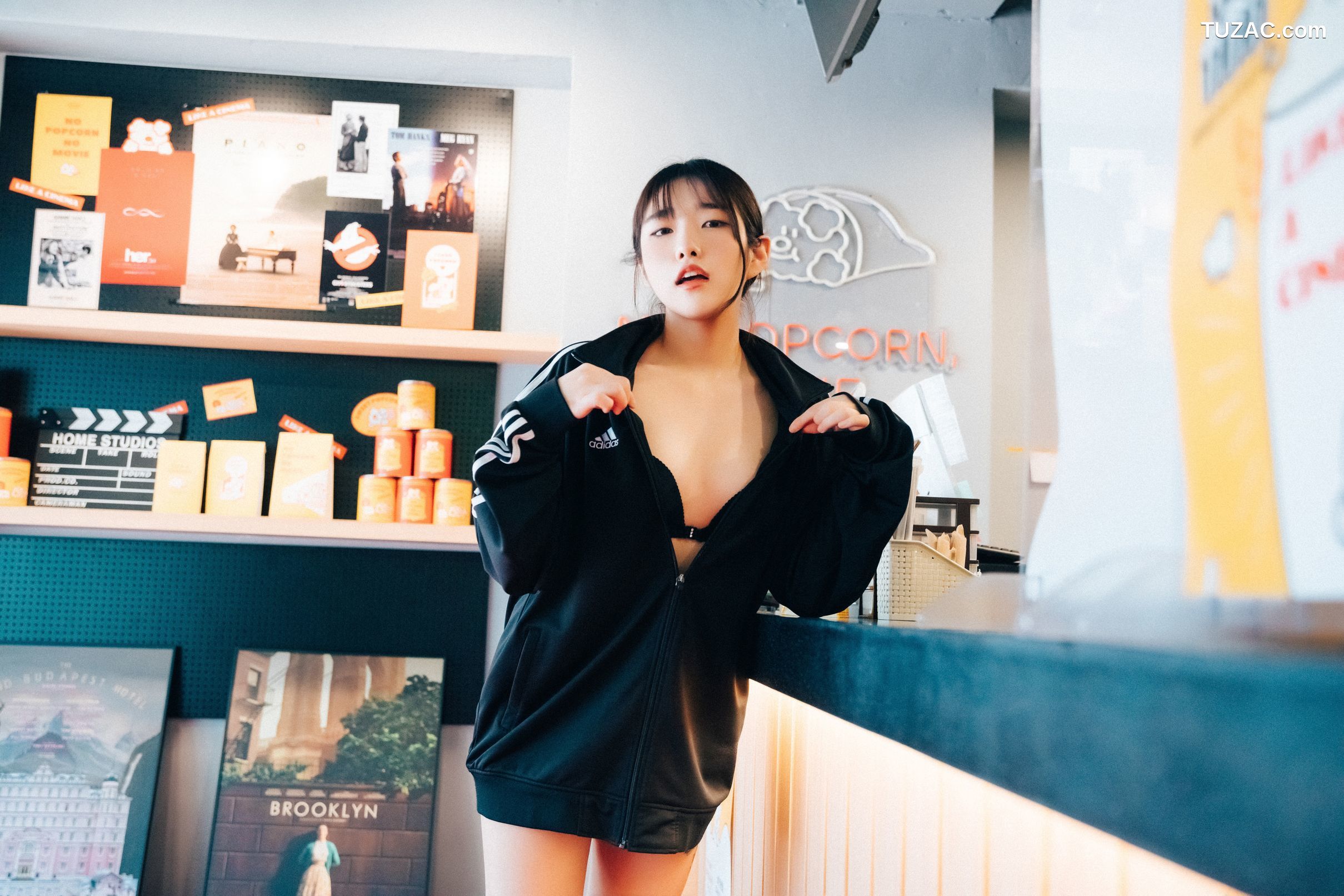 Sonson-손손-影院裸露女孩-无圣光-Cinema-Girl-Loozy