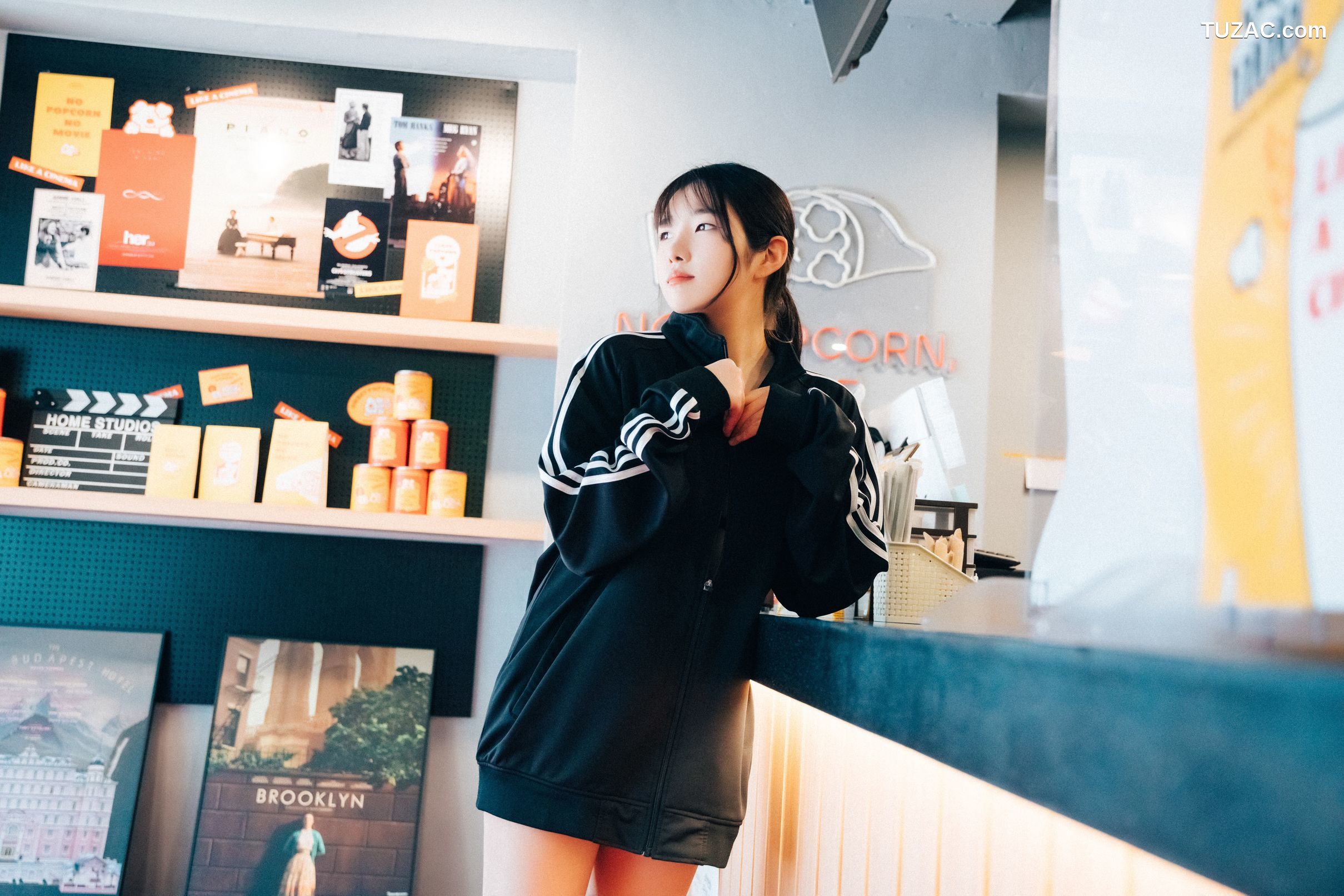 Sonson-손손-影院裸露女孩-无圣光-Cinema-Girl-Loozy