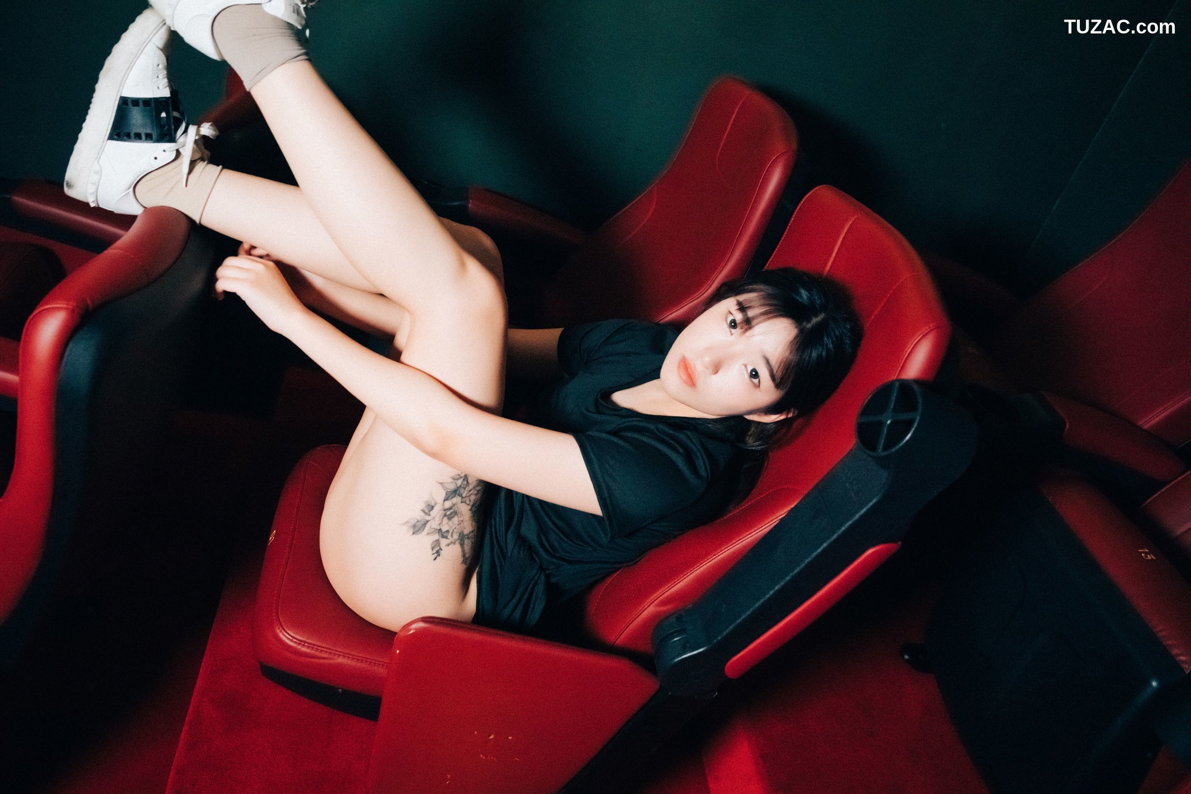 Sonson-손손-影院裸露女孩-无圣光-Cinema-Girl-Loozy