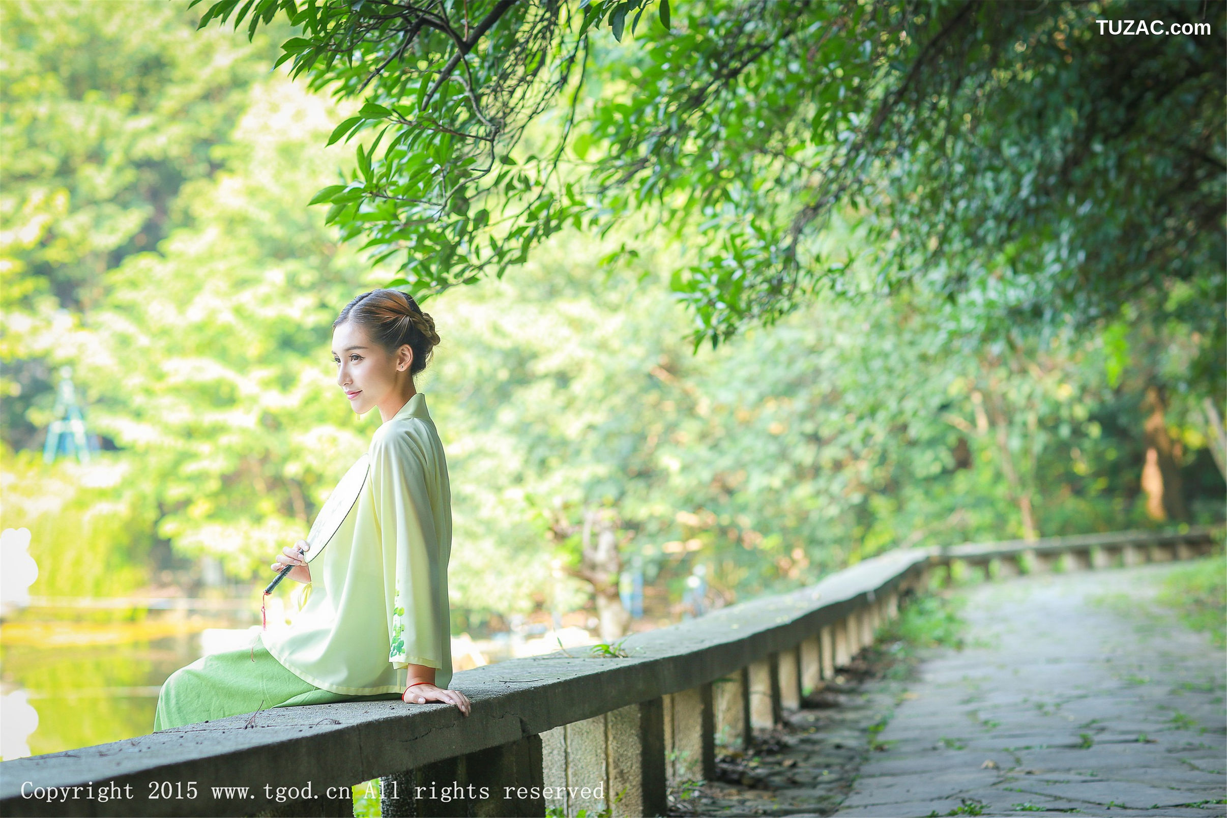 TGOD推女神-2015.09.22-艾希Ice-《女神身着清新汉服-从湖畔缓缓走来》
