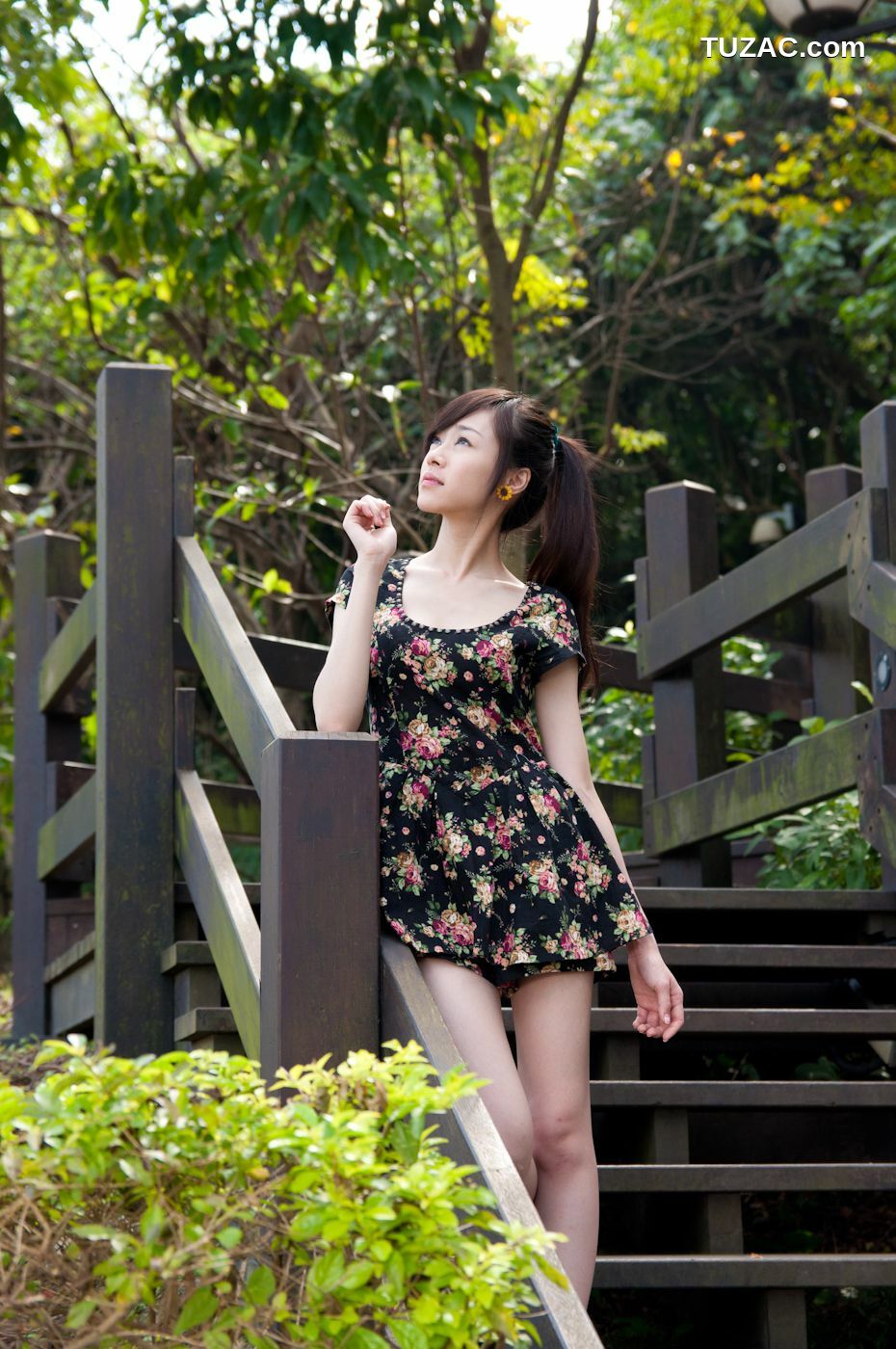 台湾正妹_台湾清纯正妹Mika《水博管街拍》写真集