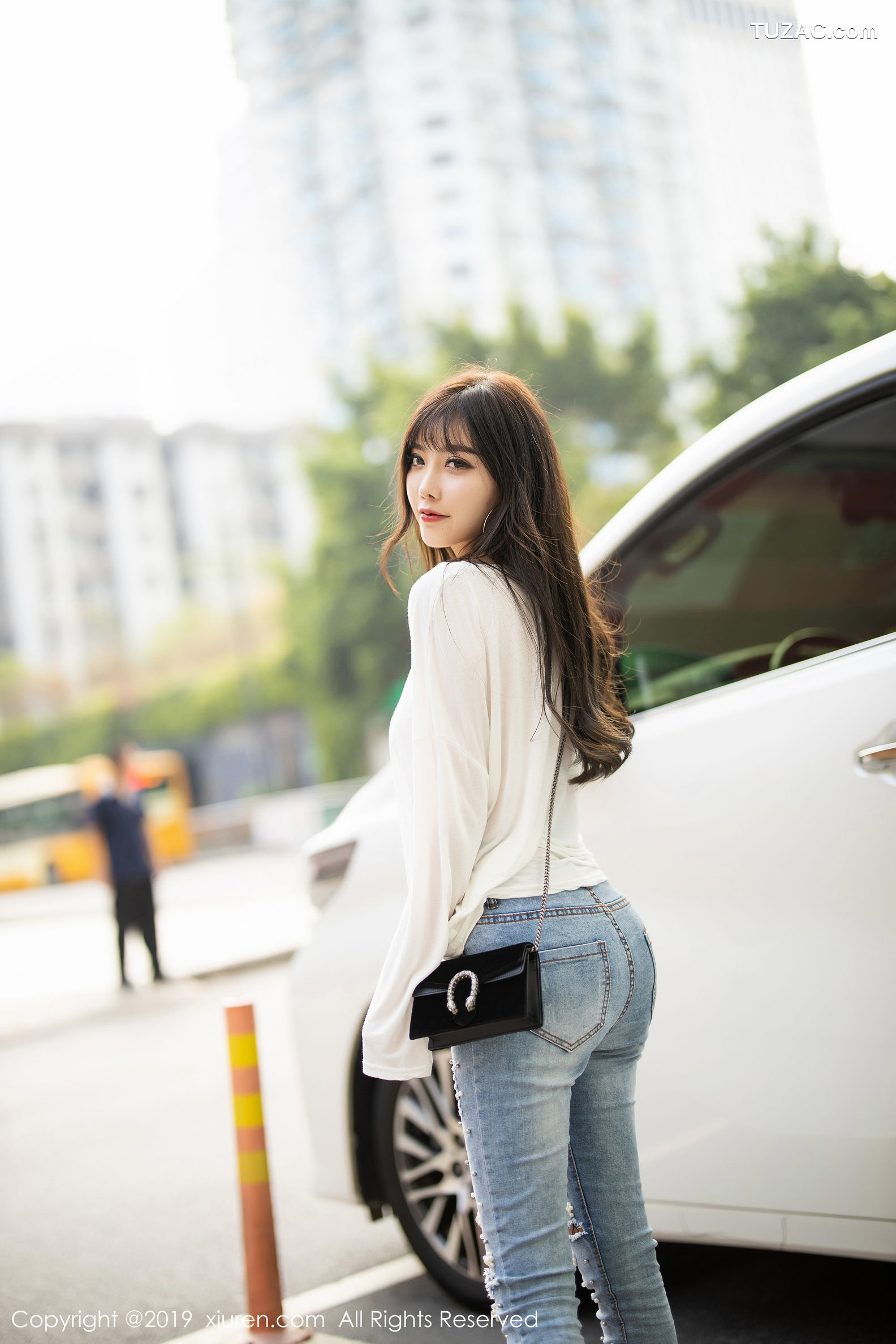 XiuRen秀人网-1746-杨晨晨-《网袜美腿翘臀诱惑》-2019.10.22