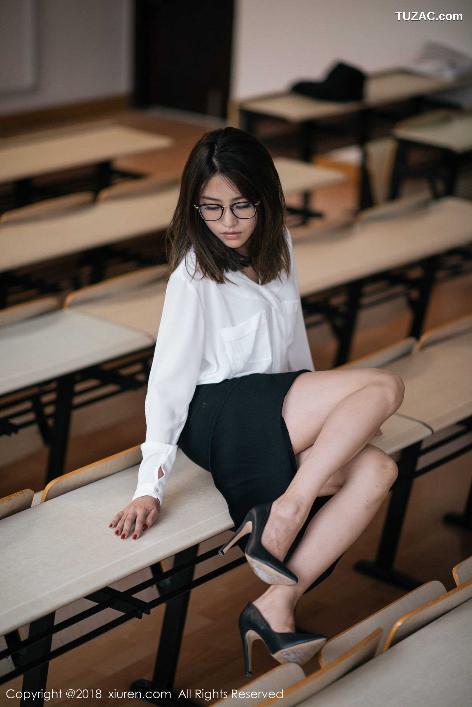 XiuRen秀人网-1267-许诺-《教师OL制服主题系列》-2018.12.14