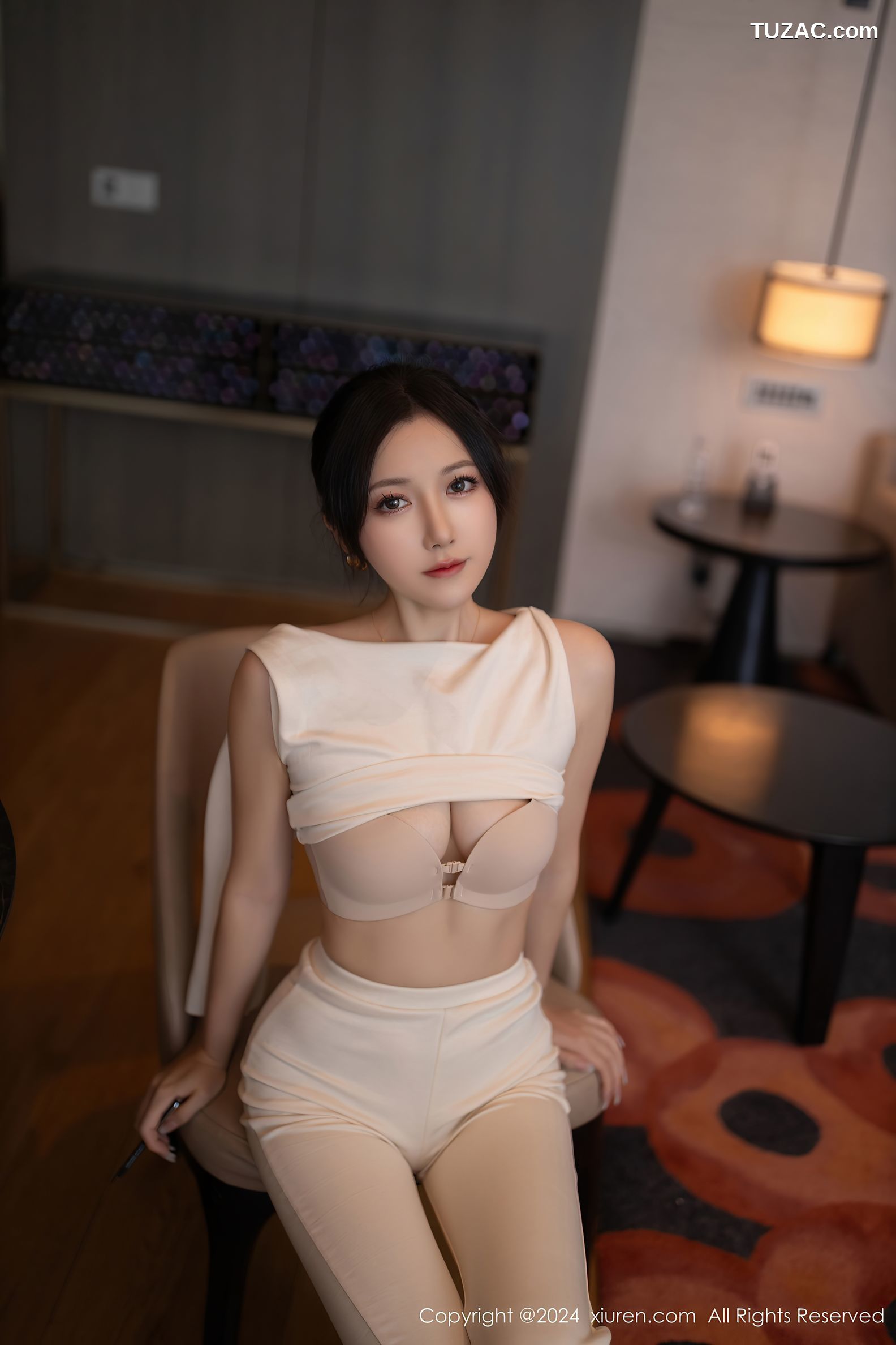 XiuRen秀人网-9457-鱼子酱Fish-白衫白长裤肉丝珍珠内裤-2024.11.15