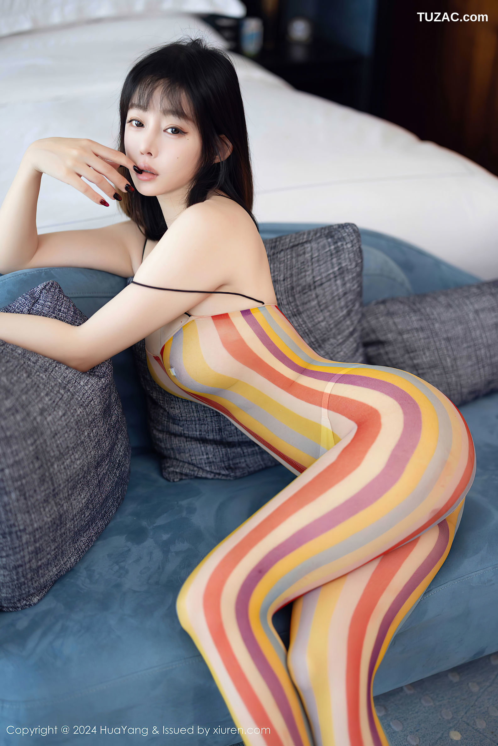 HuaYang花漾-622-王雨纯-彩色条纹轻透薄纱连体裤爆乳-2024.12.06