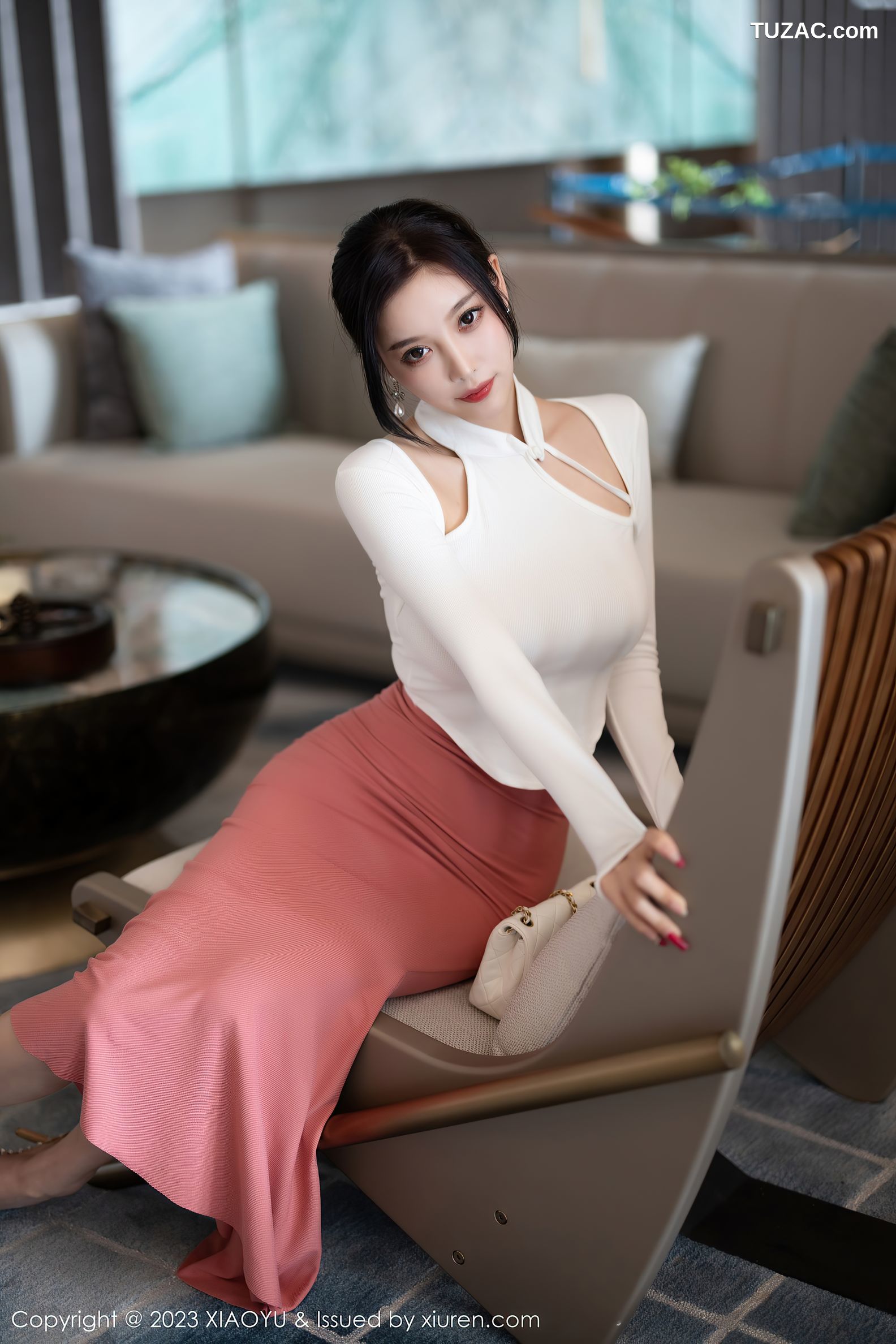 XiaoYu语画界-965-杨晨晨-白色上衣淡红长裙吊坠内衣-2023.02.14