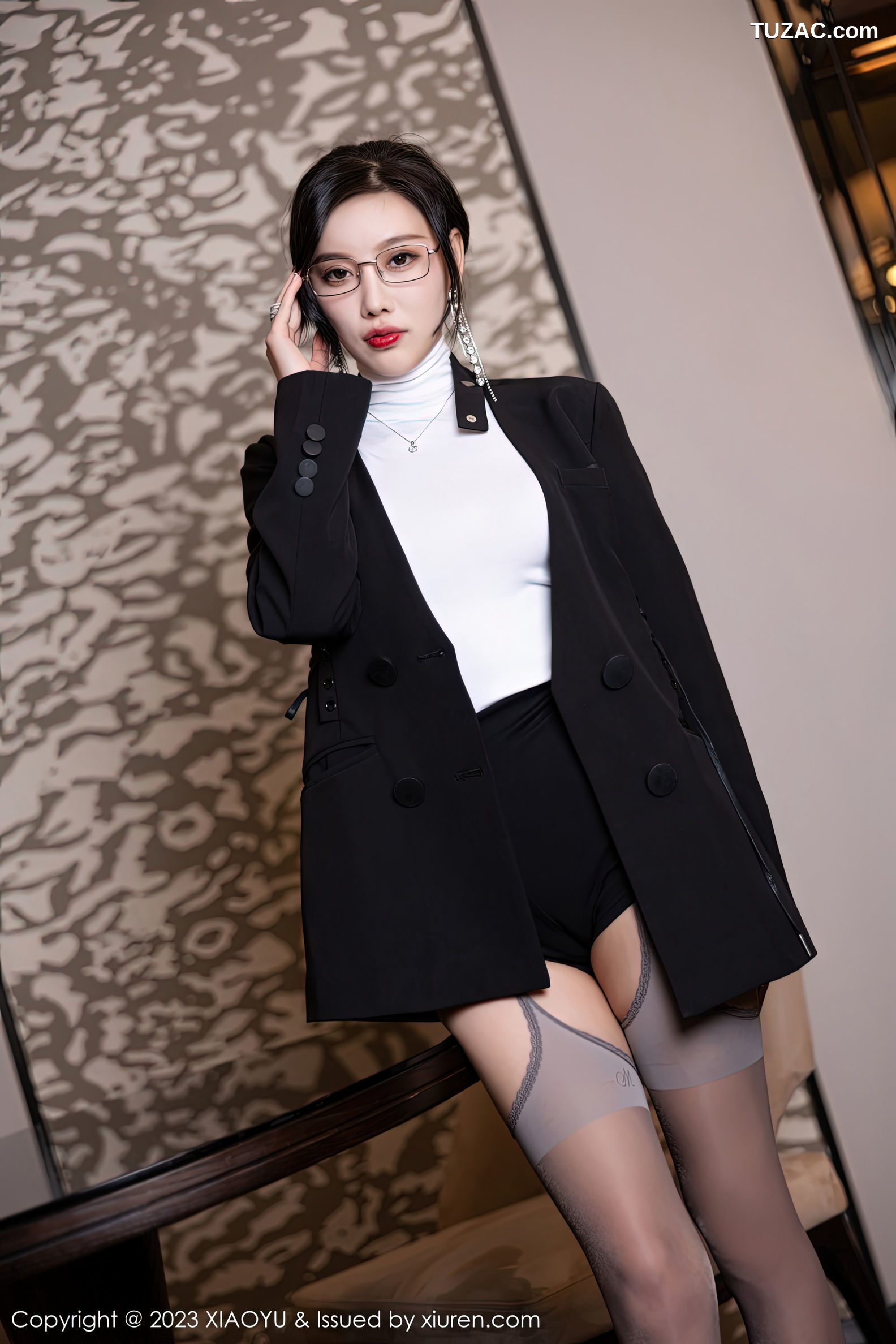 XiaoYu语画界-951-杨晨晨Yome-白色半透紧身衣灰丝吊带袜-2023.01.20