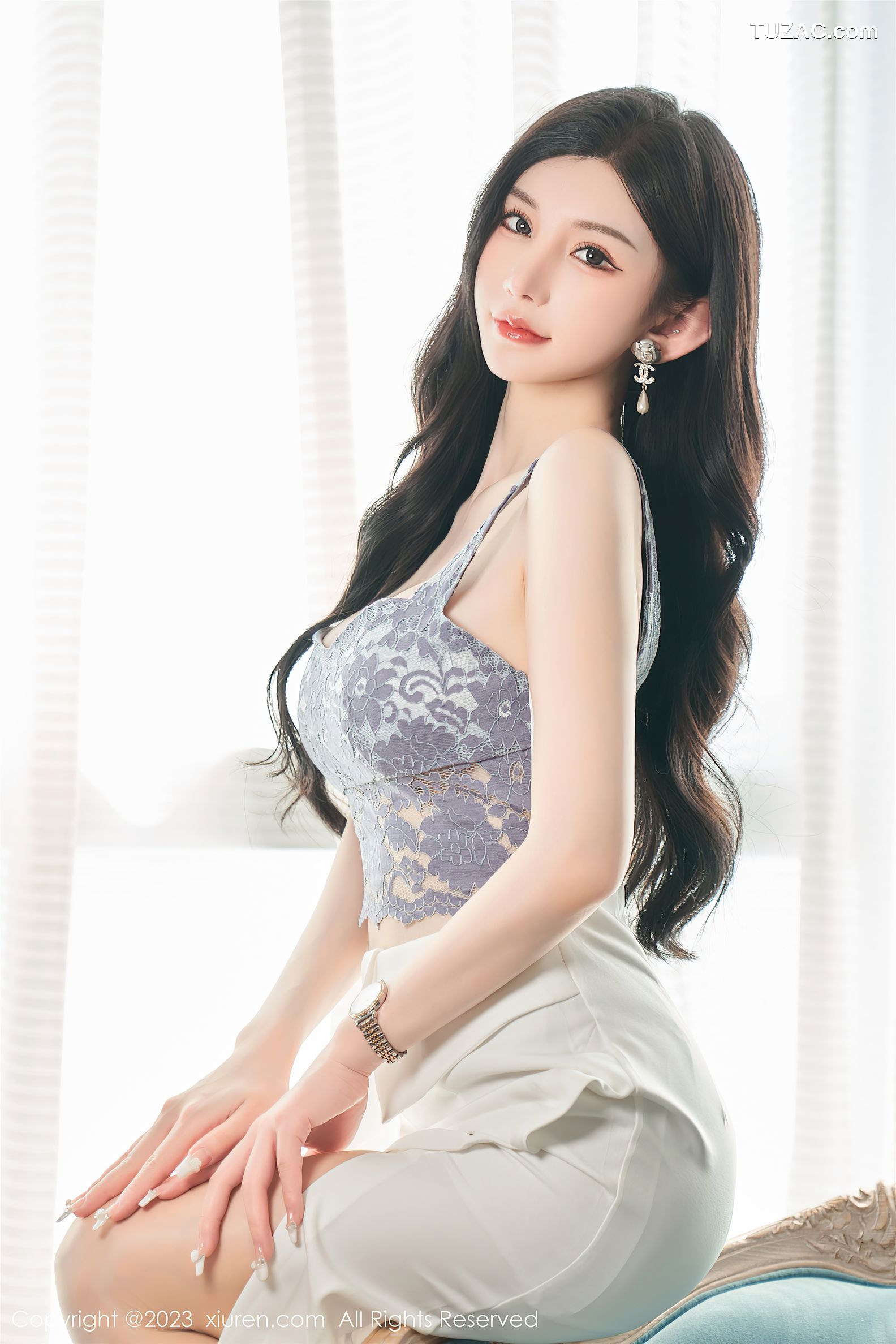 XiuRen秀人网-6811-周于希Sally-吊带短裙超薄肉丝-2023.05.26
