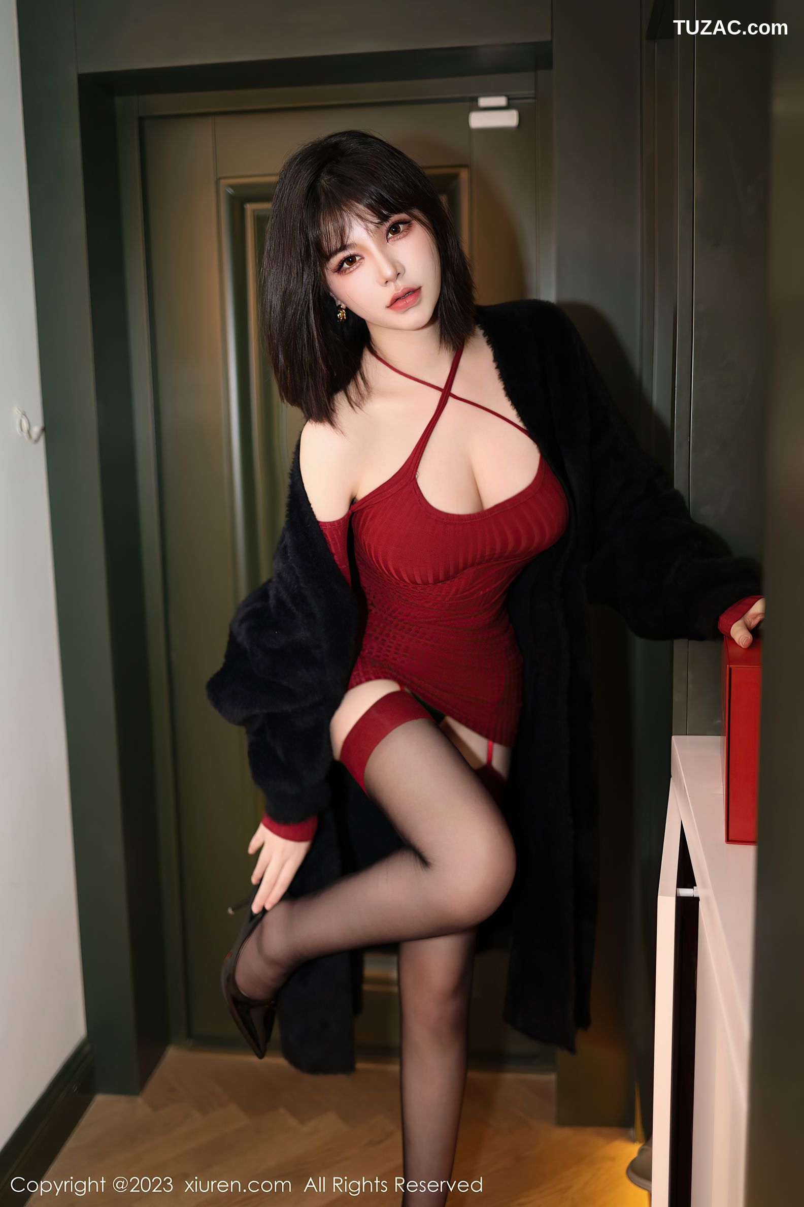 XiuRen秀人网-6144-桃桃子-红色收身连衣短黑色蕾丝内衣