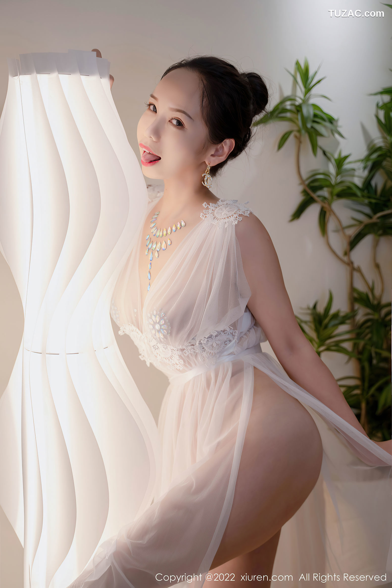 XiuRen-No.5434-大美妞儿-白纱透视裙真空乳贴