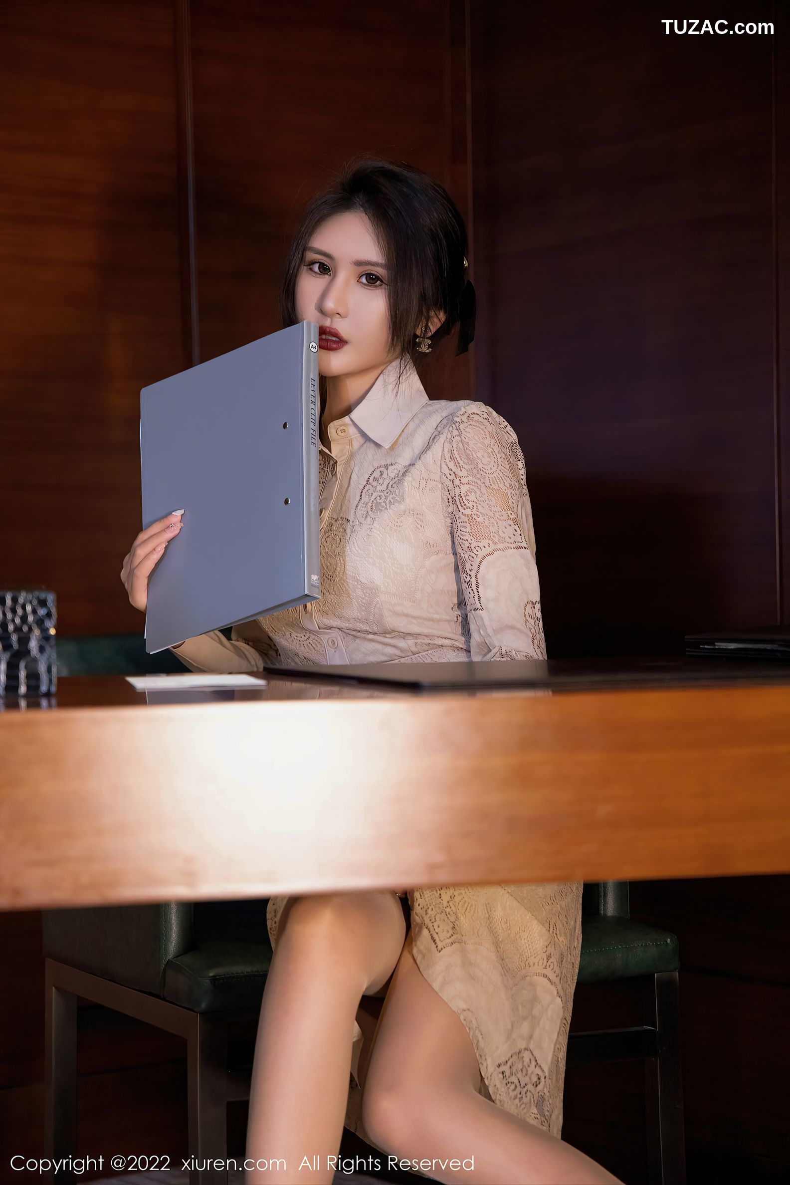 XiuRen秀人网-4874-Emily尹菲-性感OL装扮蓝色蕾丝内衣原色丝袜-2022.04.15