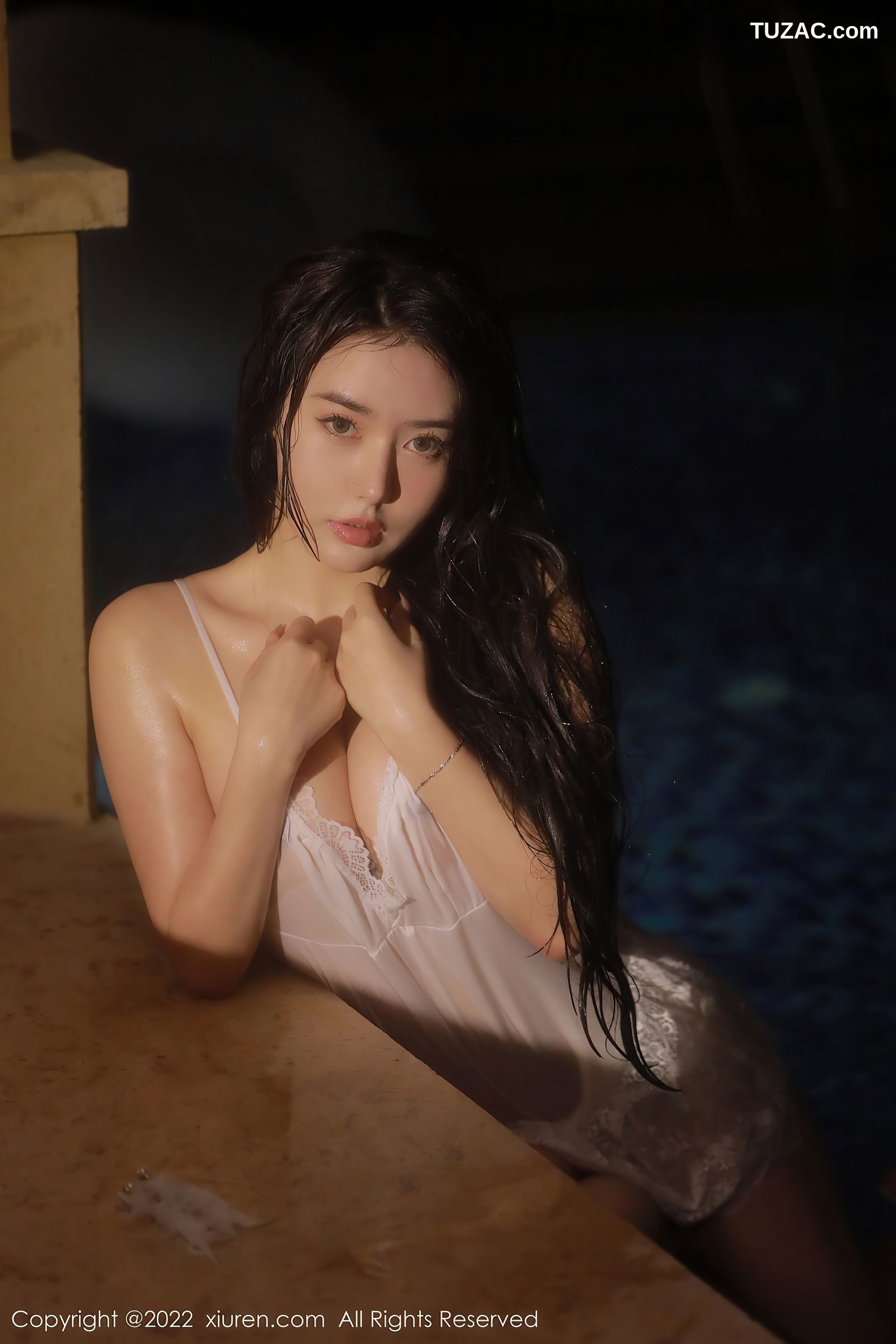 XiuRen秀人网-4504-玛鲁娜Manuela-三亚旅拍-白衣白情趣吊带裙-2022.01.24