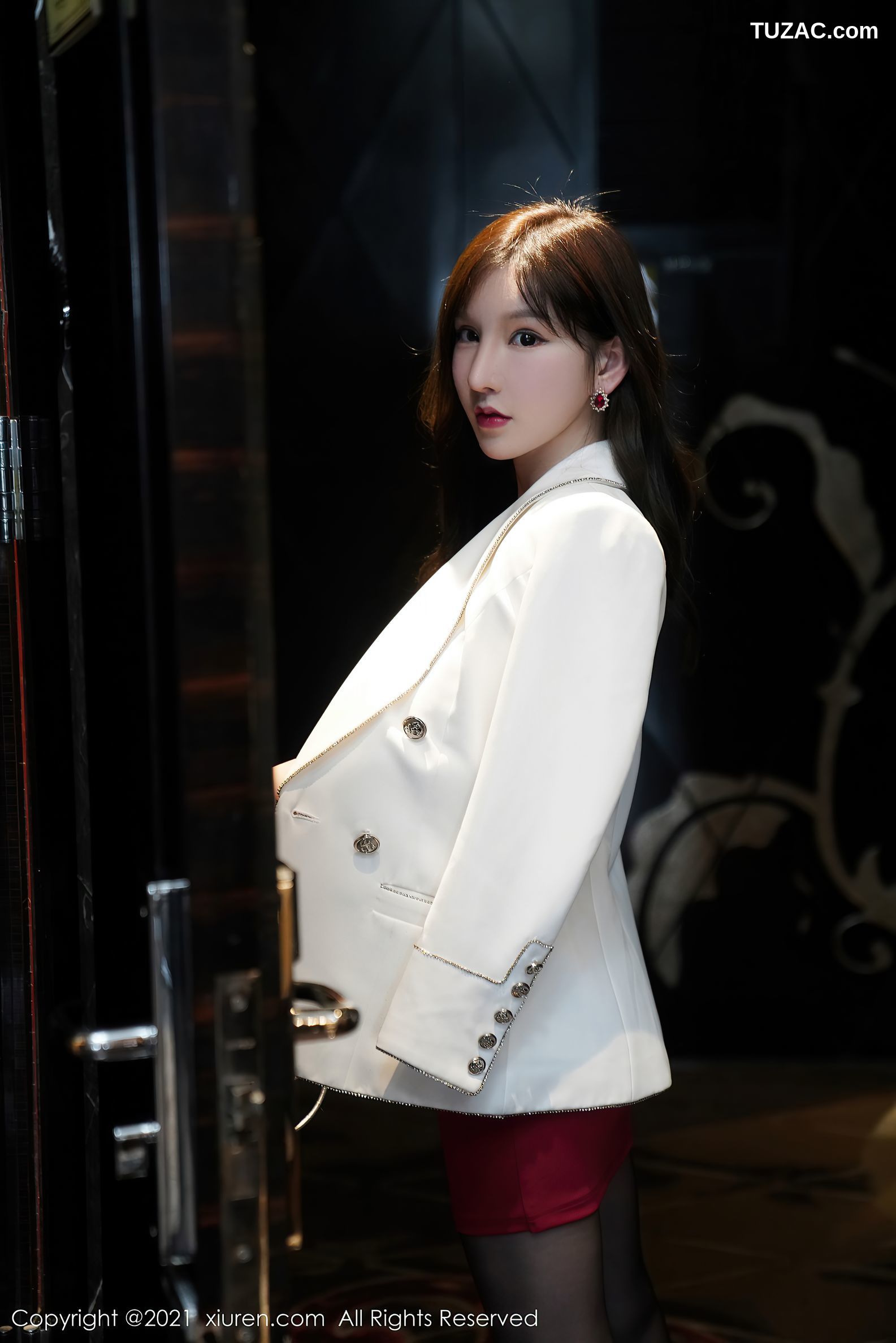 XiuRen秀人网-3442-周于希Sandy-红色开胸服饰黑丝-2021.05.20