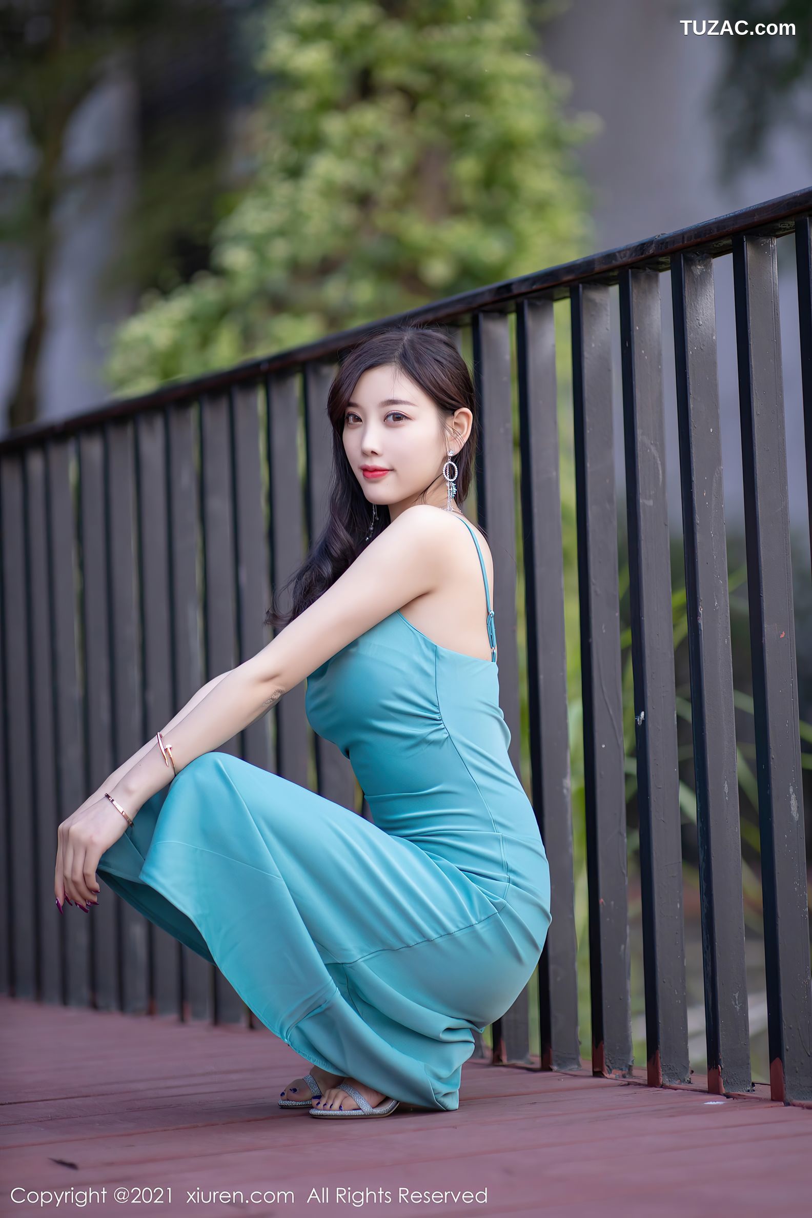XiuRen秀人网-2997-杨晨晨sugar-吊带裙蕾丝袜-2021.01.12