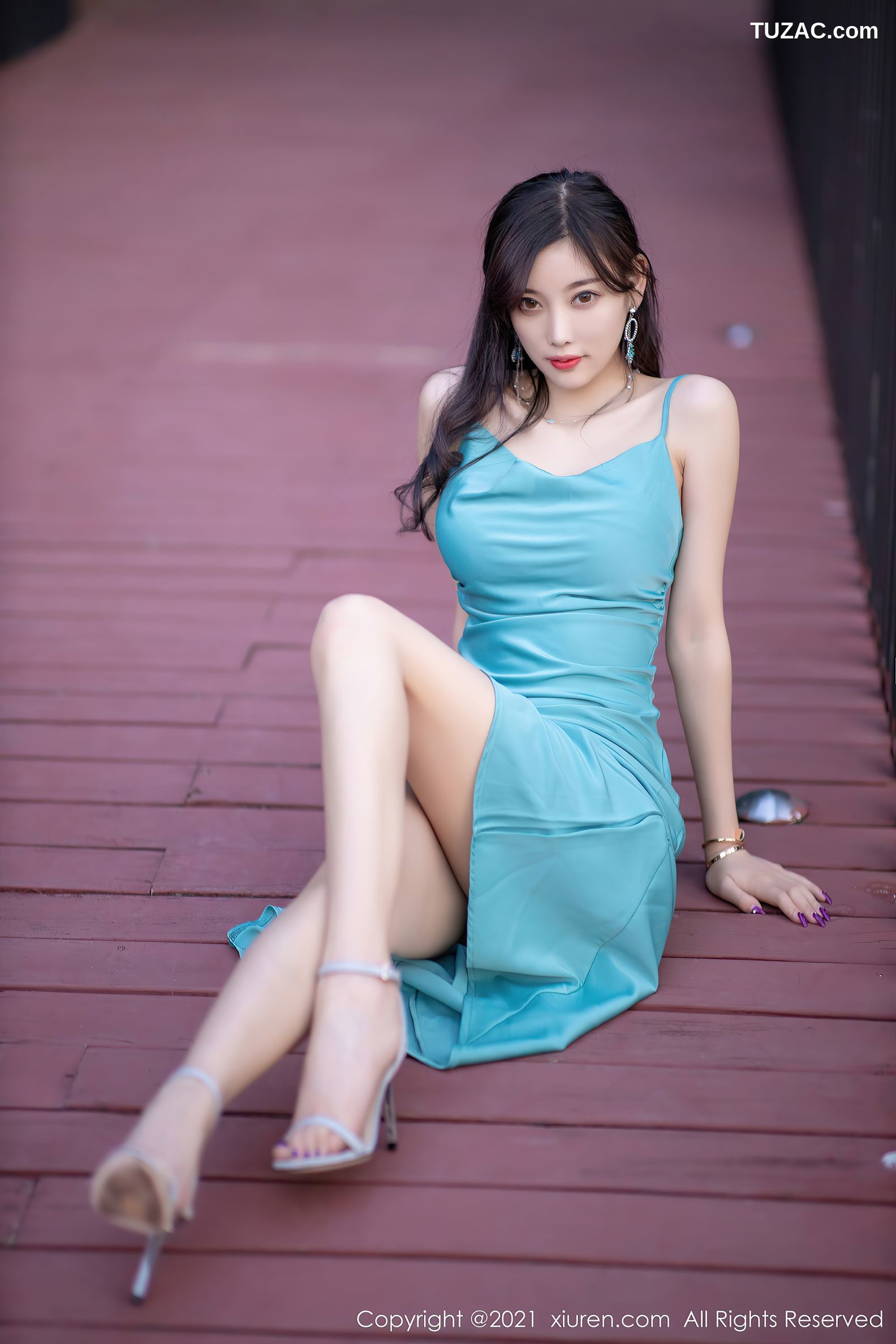 XiuRen秀人网-2997-杨晨晨sugar-吊带裙蕾丝袜-2021.01.12