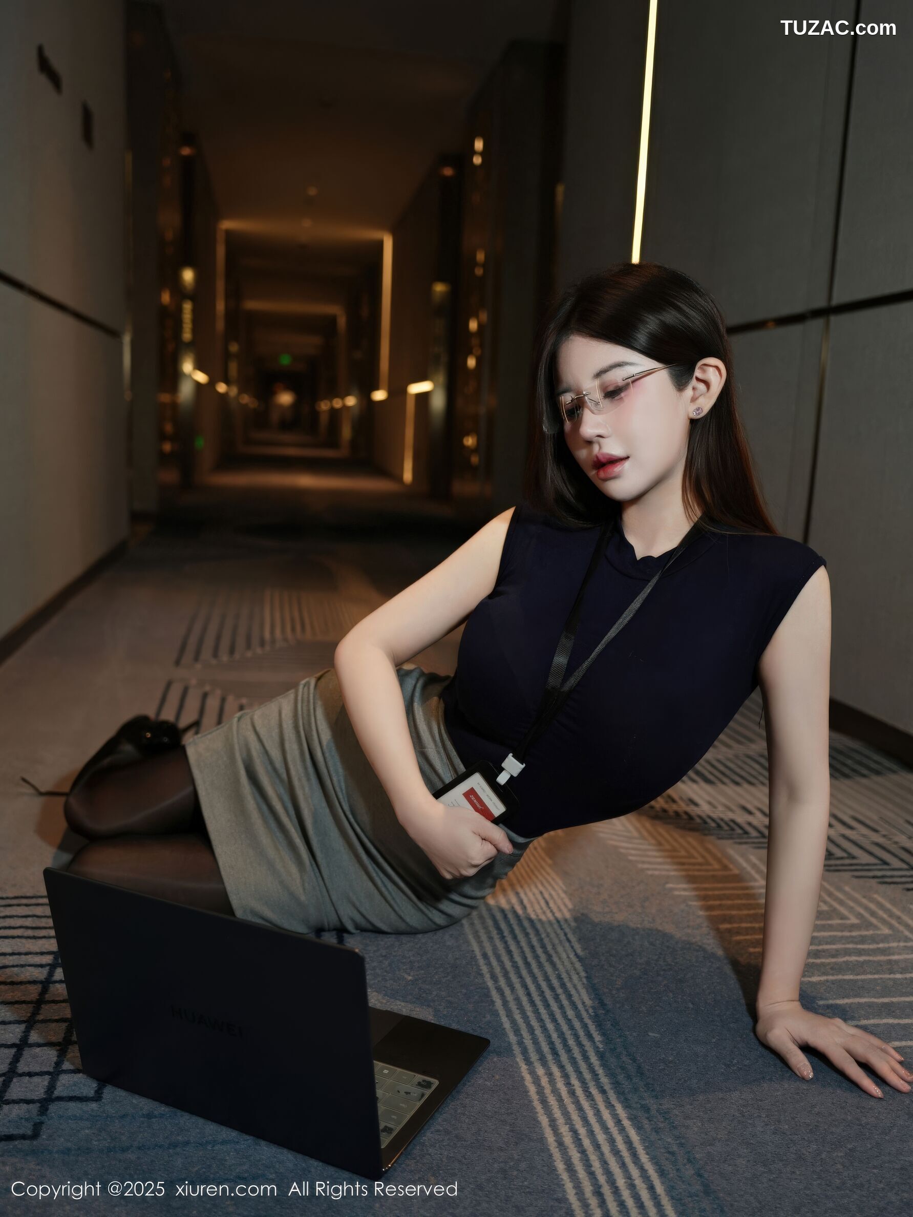 XiuRen秀人网-11023-苏甜橙子-OL深色职业装豹纹内衣黑丝-2025.11.24
