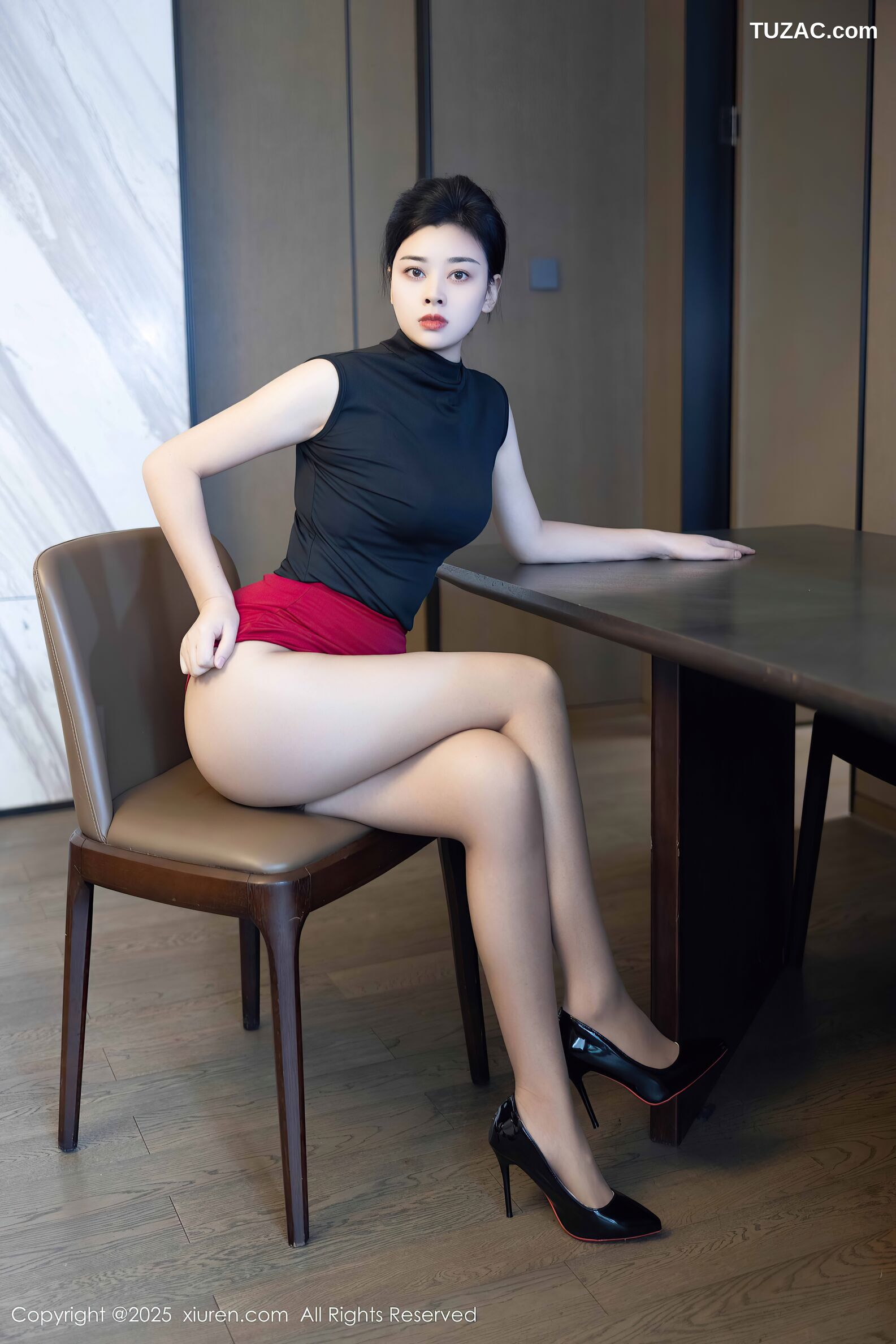 XiuRen秀人网-10948-徐清妍-OL无袖黑色T恤红短裙黑丝-2025.11.05