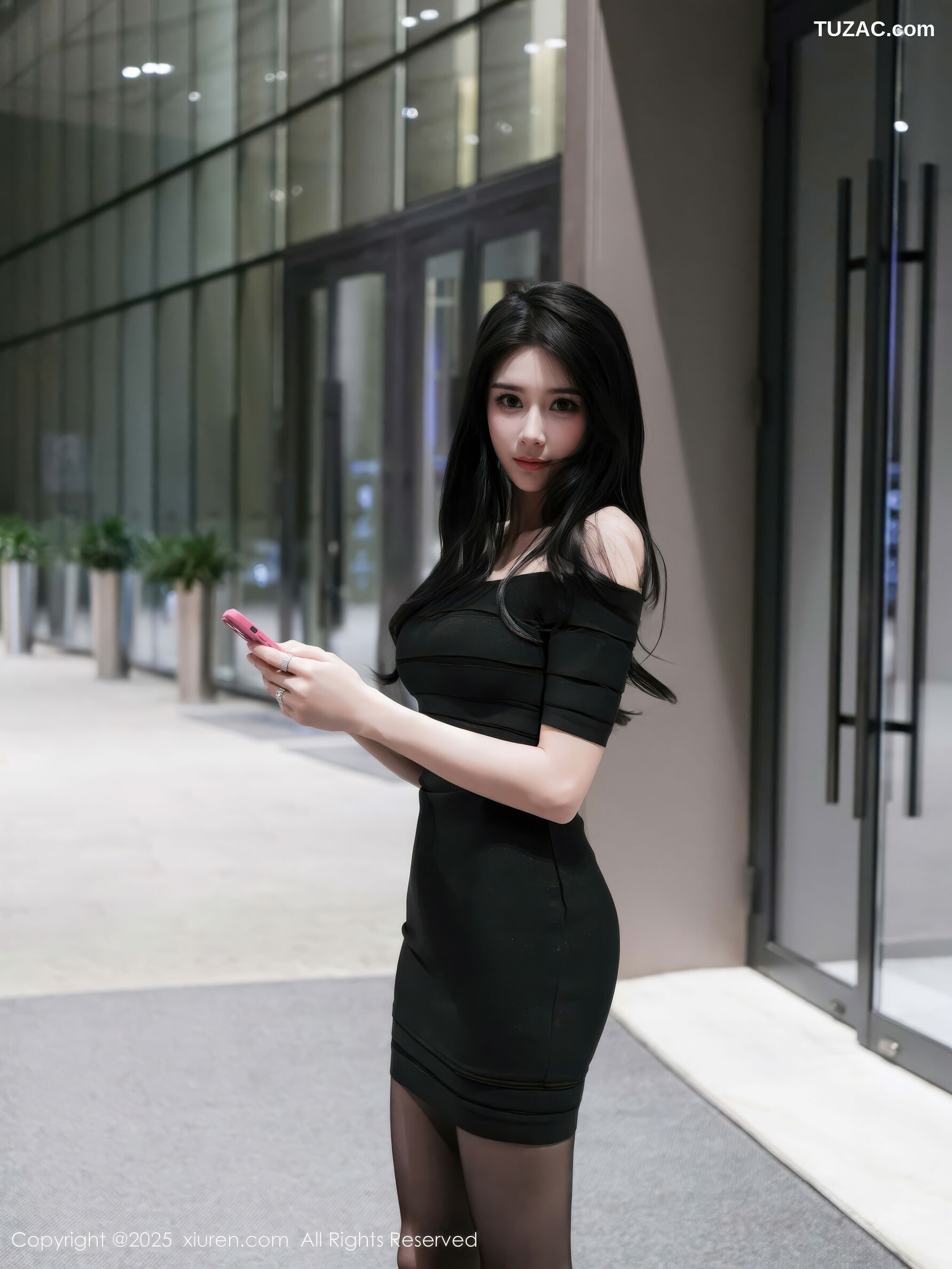 XiuRen秀人网-10942-椰汁糯米姬-街拍黑色连衣短裙黑丝-2025.11.04