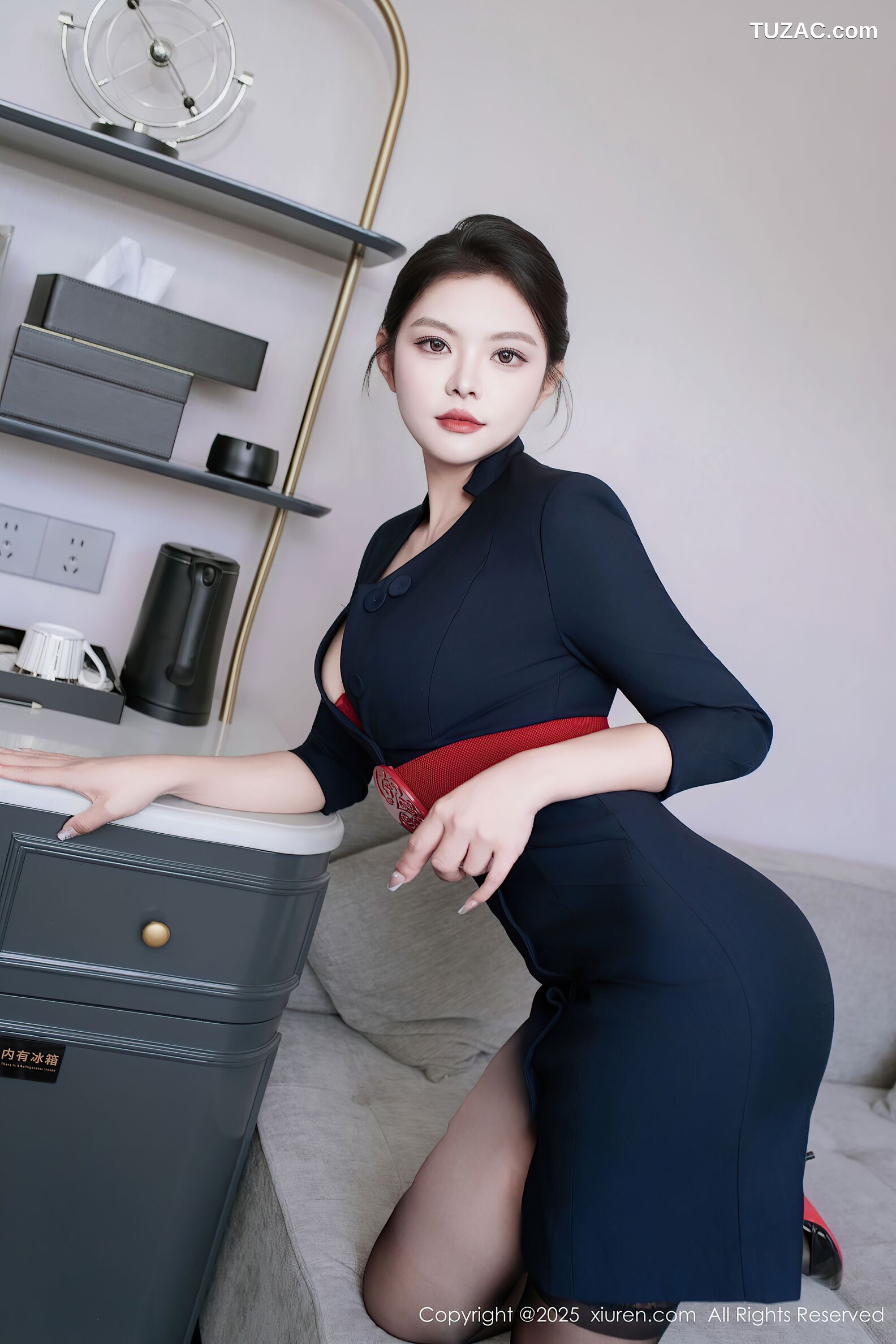 XiuRen秀人网-10574-冬安-深蓝色制服红色内衣黑丝-2025.07.23