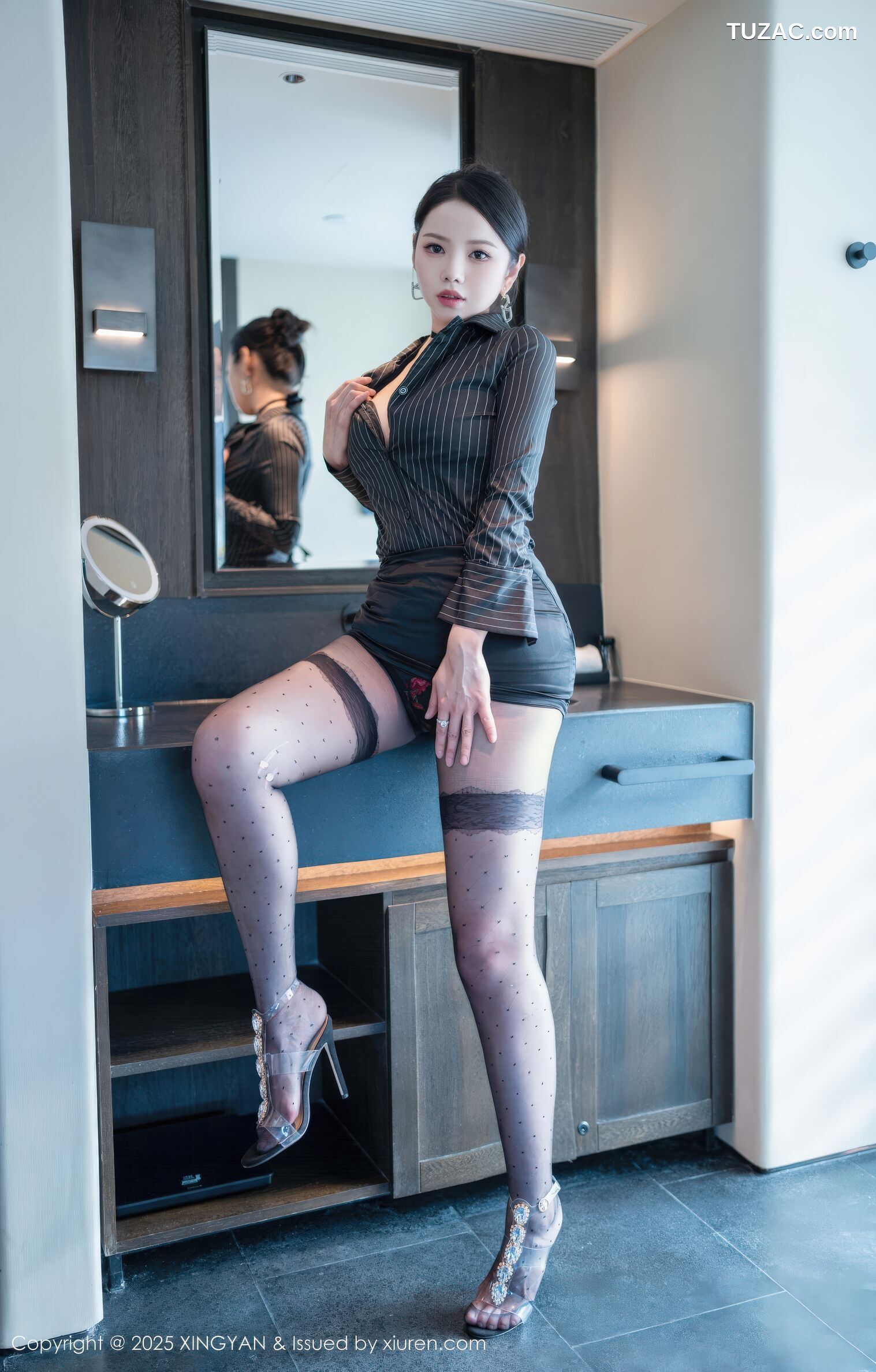 XingYan星颜社-433-大美妞儿-OL黑色条纹衬衫短裙黑丝鲜花内衣爆乳-2025.11.25