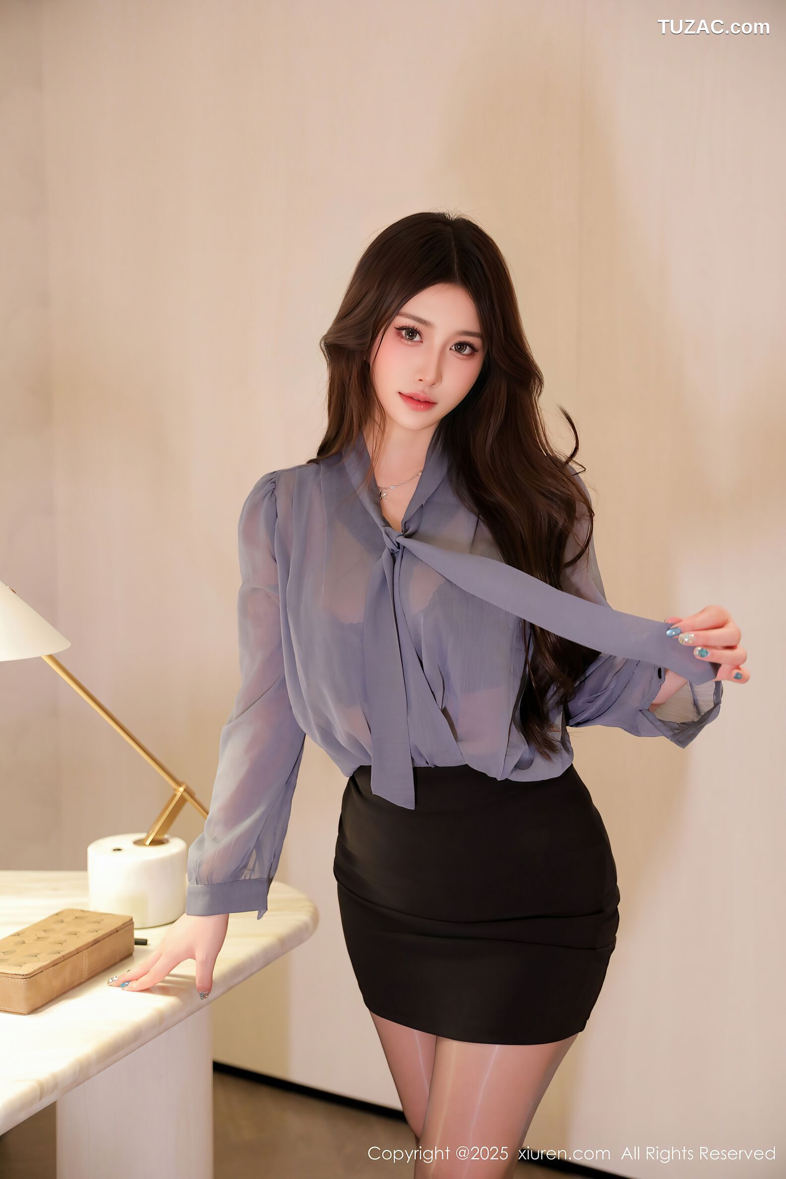 XiuRen秀人网-10484-蛋蛋宝-OL灰衫黑蕾丝内衣黑丝-2025.06.30
